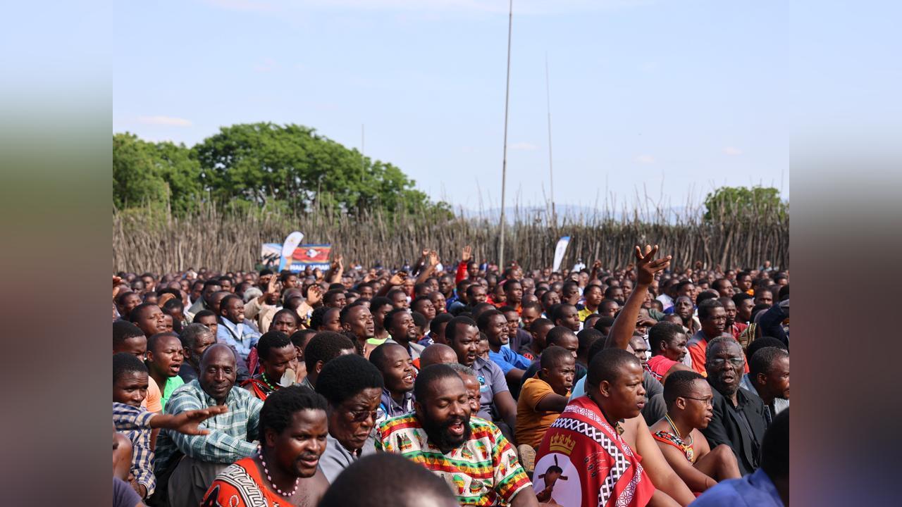 Cabinet Ministers eat rice,meat and salads while Gege-Mbondzela residents forced to share loaves of brown bread during eviction crisis resolution meeting Cabinet Ministers eat rice,meat and salads while Gege-Mbondzela residents forced to share loaves of brown bread during eviction crisis resolution meeting
