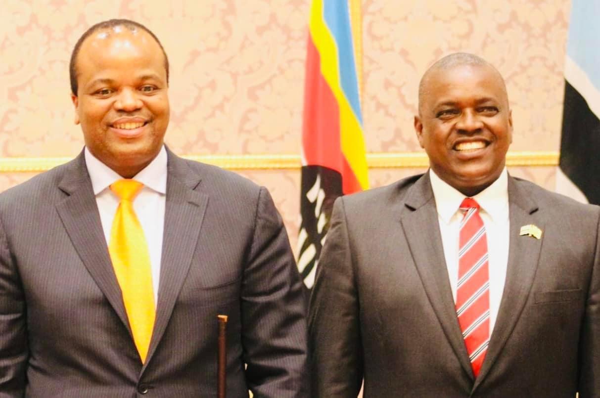 Botswana President Mokgweetsi Masisi Concedes Defeat, to Leave Office after his Ruling Botswana Democratic Party(Bdp) Lost Elections. Botswana President Mokgweetsi Masisi Concedes Defeat, to Leave Office after his Ruling Botswana Democratic Party(Bdp) Lost Elections.