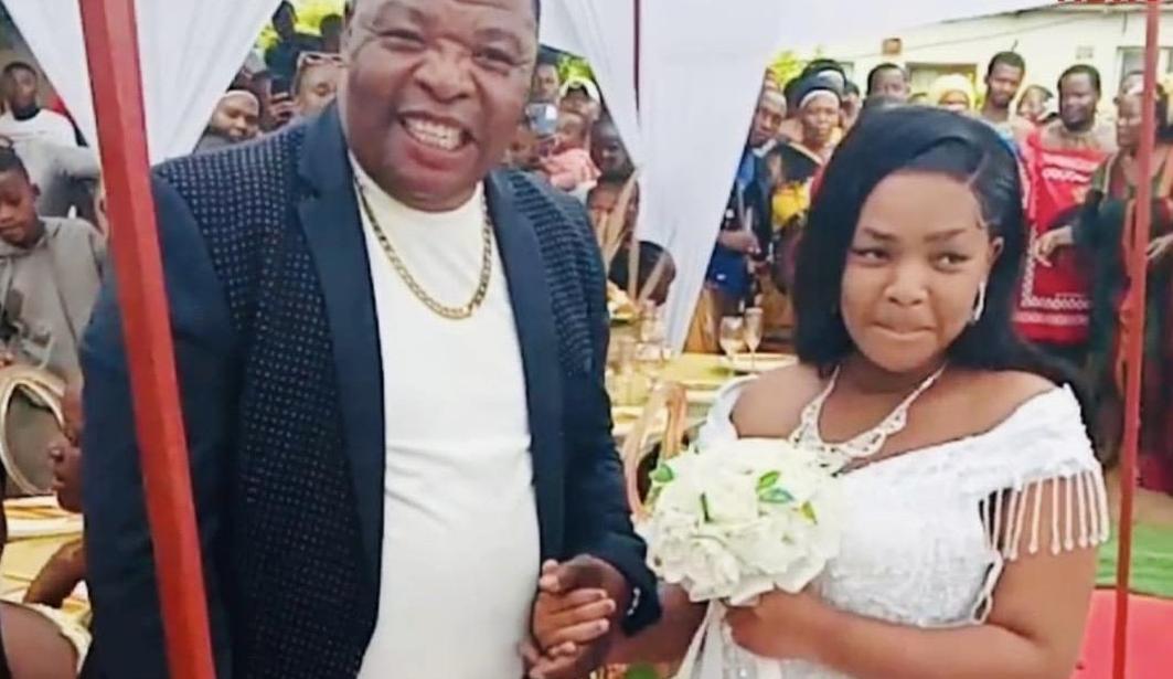 King’S Advisor Vusumuzi ‘Major V’ Dlamini Officially Marries Wife Inkhosikati Lamhlanga, Pays Fifteen(15) Cows as ‘Lobola’ King’S Advisor Vusumuzi ‘Major V’ Dlamini Officially Marries Wife Inkhosikati Lamhlanga, Pays Fifteen(15) Cows as ‘Lobola’