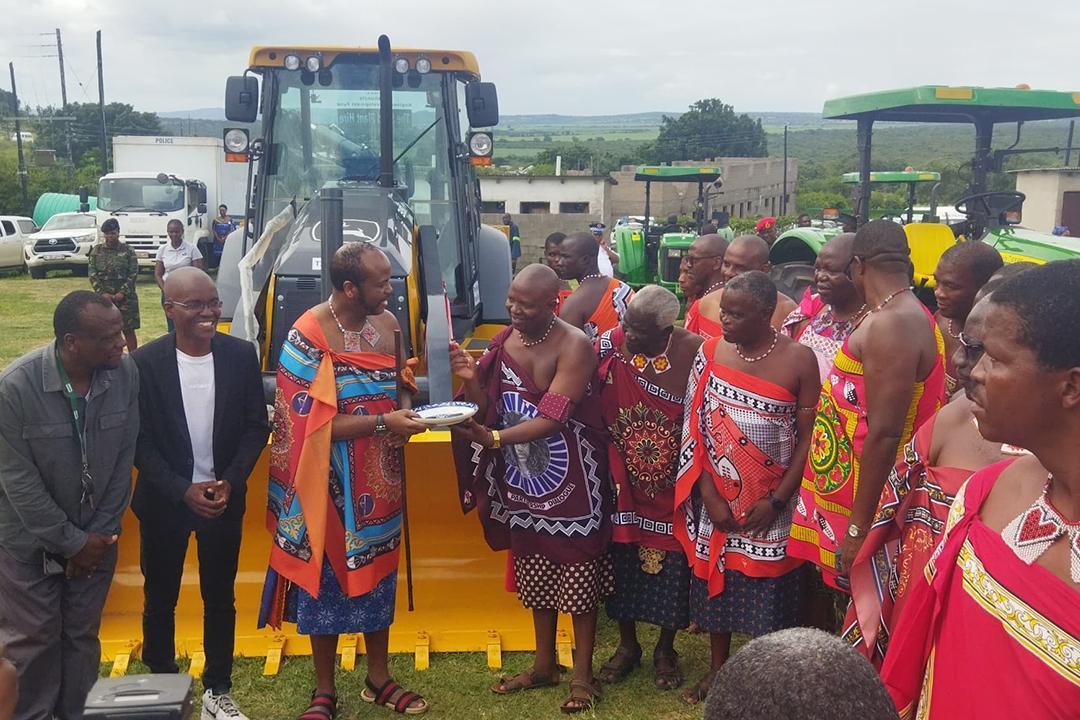 KING EMPOWERS FARMERS WITH AGRICULTURAL EQUIPMENT AT MADLANGEMPISI INKHUNDLA KING EMPOWERS FARMERS WITH AGRICULTURAL EQUIPMENT AT MADLANGEMPISI INKHUNDLA