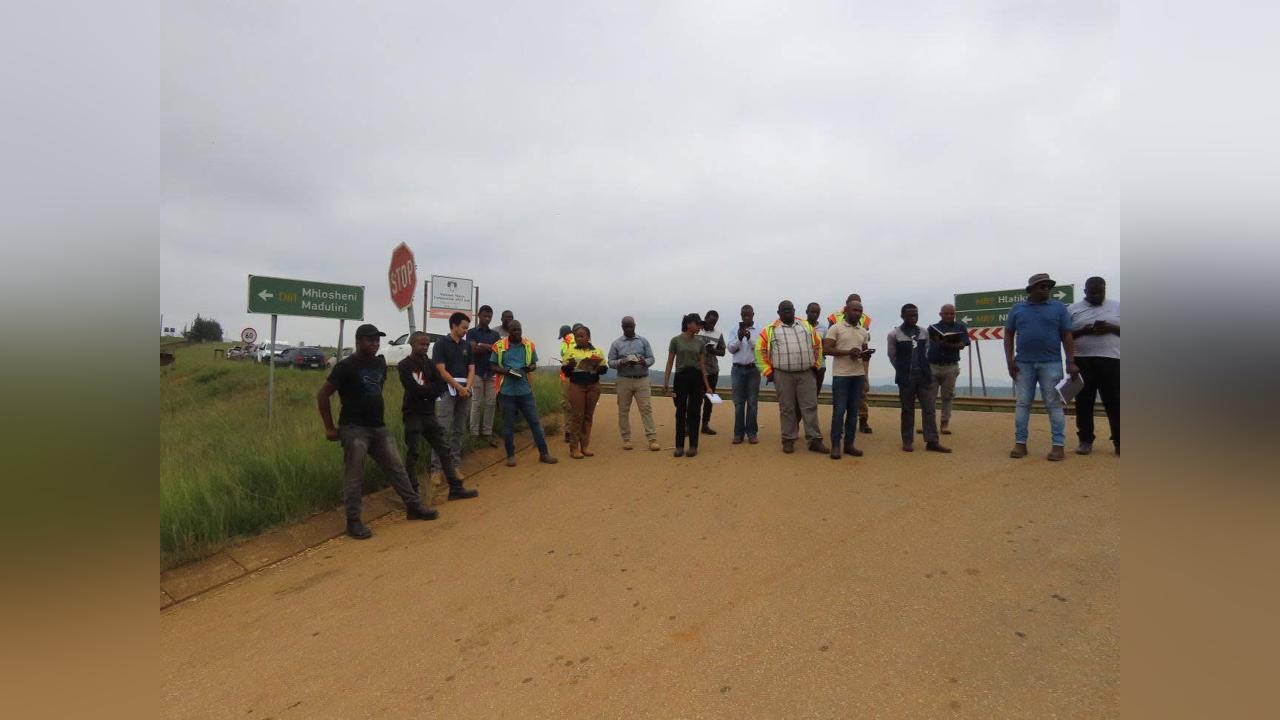 New Tarred Road for Mhlosheni-Shiselweni Residents,Public Works Ministry Awards Construction Tender as Site Inspection Begins. New Tarred Road for Mhlosheni-Shiselweni Residents,Public Works Ministry Awards Construction Tender as Site Inspection Begins.