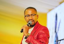 SANDS TO CAPTIVATE AUDIENCES AT POETRY & ACOUSTICS EVENT SANDS TO CAPTIVATE AUDIENCES AT POETRY & ACOUSTICS EVENT