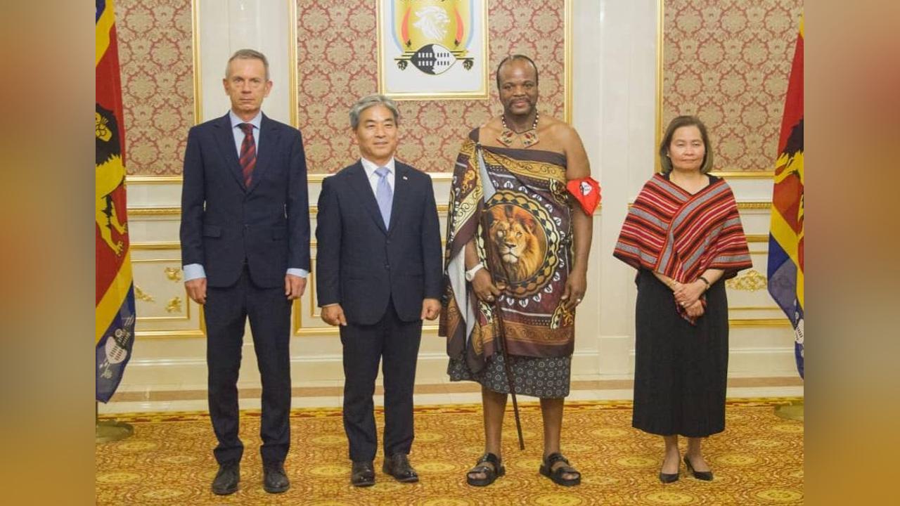 King Receives Three Ambassadors on Job Creation King Receives Three Ambassadors on Job Creation