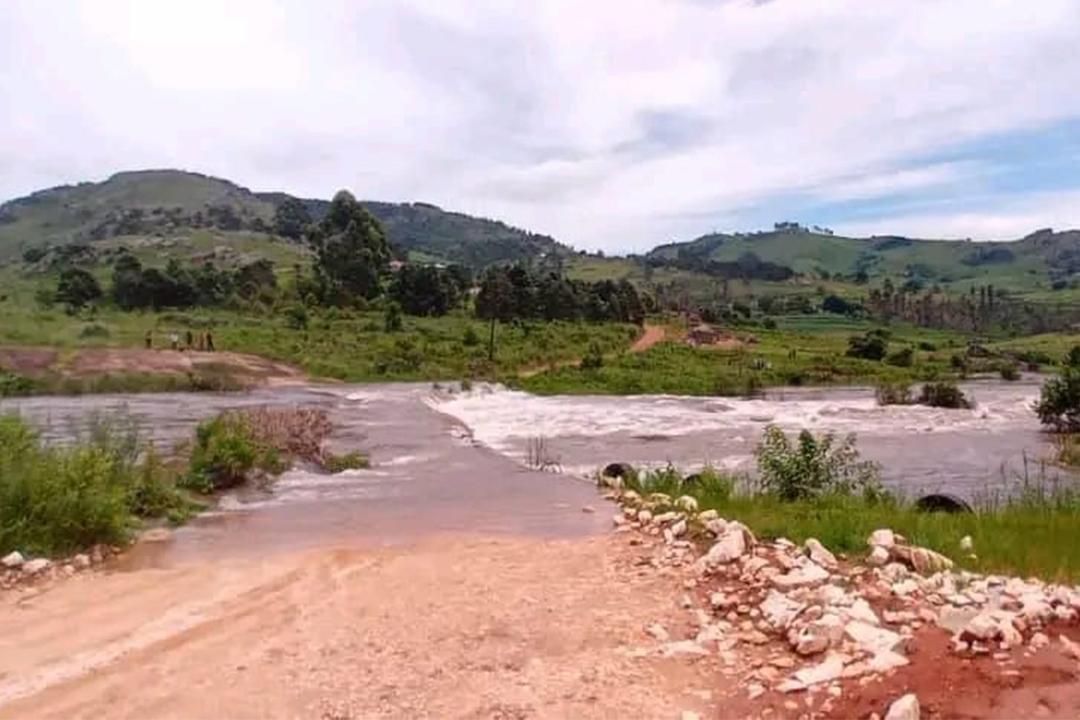 EEC, REPS WARN PUBLIC TO AVOID FLOODED RIVERS AND BRIDGES EEC, REPS WARN PUBLIC TO AVOID FLOODED RIVERS AND BRIDGES