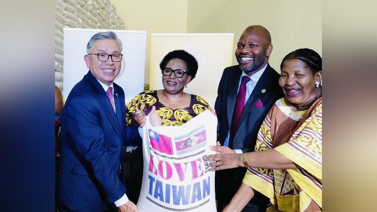 Taiwan Ambassador Donates Rice Ahead of Elections Taiwan Ambassador Donates Rice Ahead of Elections