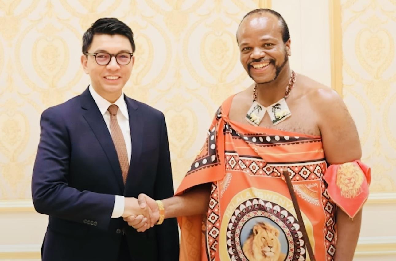King Mswati Entertains Ousted Madagascar President King Mswati Entertains Ousted Madagascar President