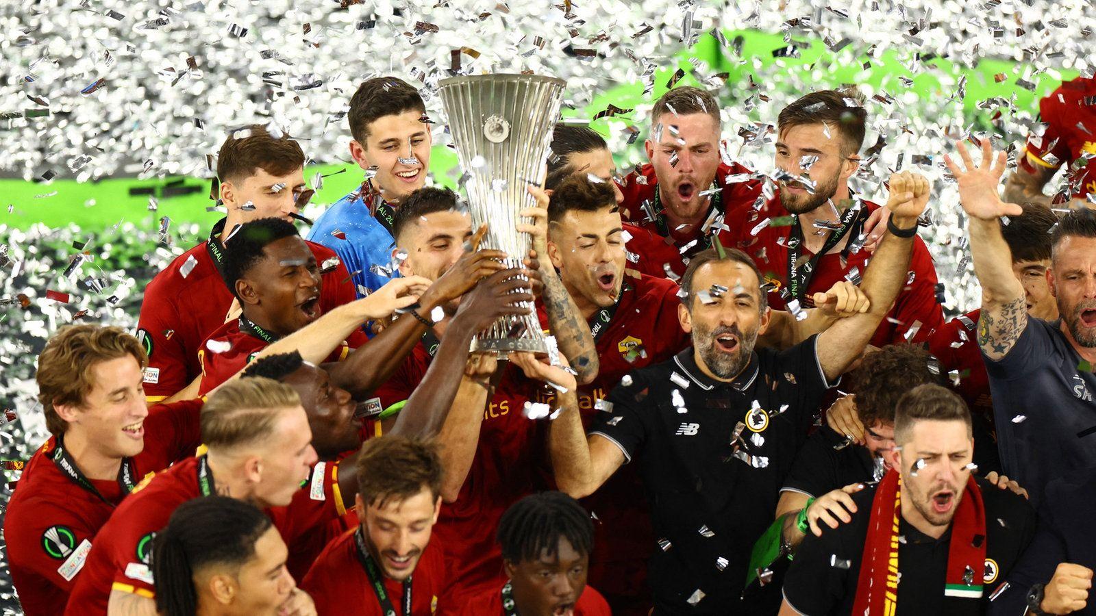 Football : la Roma remporte la finale de la Conference League