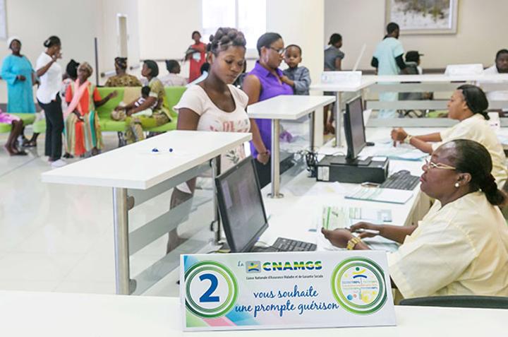 Gabon : les syndicats acceptent de recevoir les assurés de la CNAMGS dans les hôpitaux après un mois de refus Gabon : les syndicats acceptent de recevoir les assurés de la CNAMGS dans les hôpitaux après un mois de refus