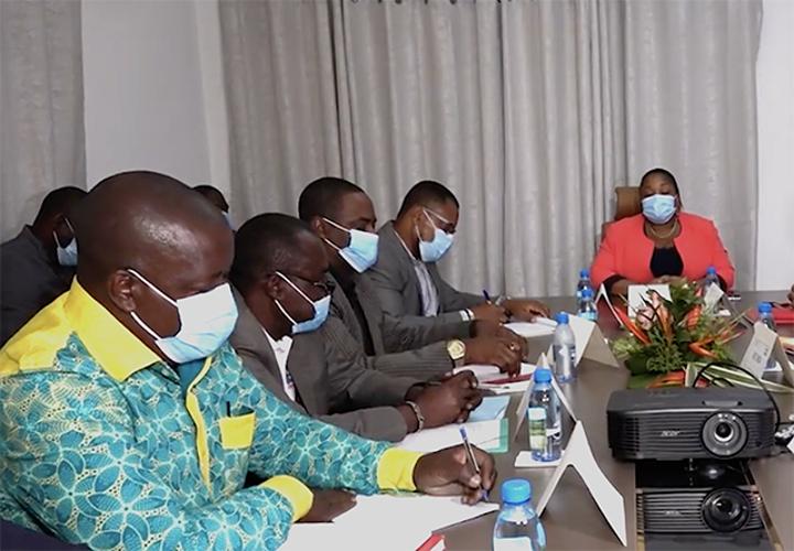 Éducation : Camelia Ntoutoume Leclercq veut une rentrée scolaire tranquille Éducation : Camelia Ntoutoume Leclercq veut une rentrée scolaire tranquille