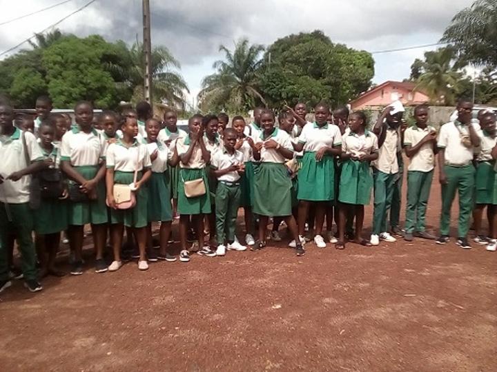 CES- Lycée Raymond Bouckat de Mindoubé : des centaines d’élèves assis à la maison par manque de salles de classe CES- Lycée Raymond Bouckat de Mindoubé : des centaines d’élèves assis à la maison par manque de salles de classe