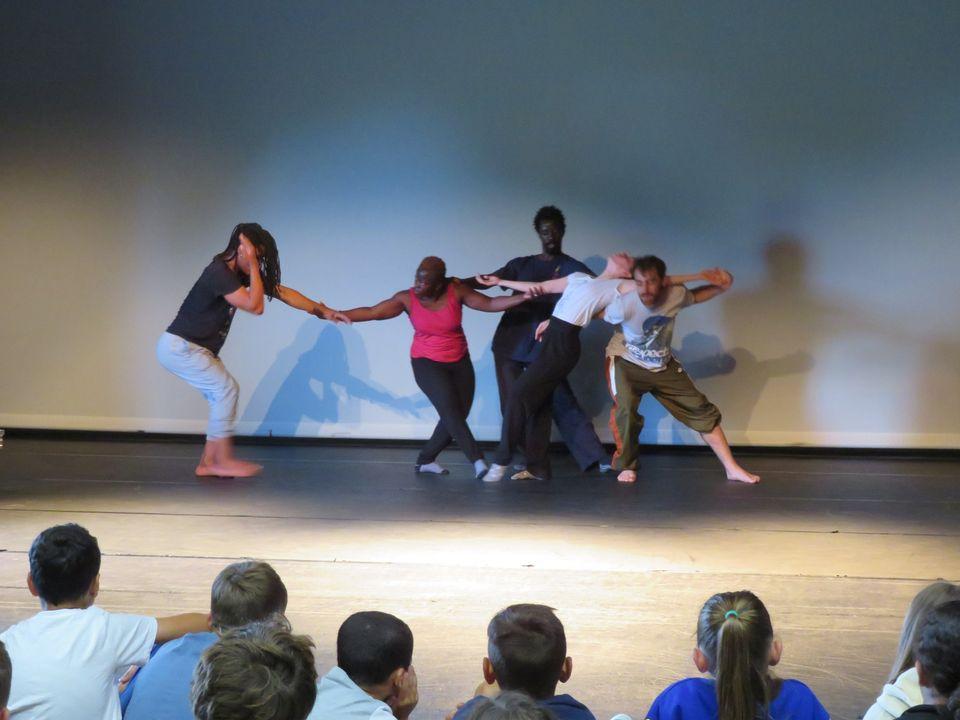 Danse : un gabonais de la diaspora lance ce 19 octobre à Libreville un spectacle qu’il jouera dans d’autres capitales africaines et en France Danse : un gabonais de la diaspora lance ce 19 octobre à Libreville un spectacle qu’il jouera dans d’autres capitales africaines et en France