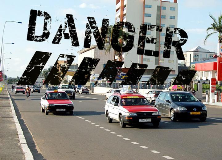 Taxis dans le trafic urbain à Libreville : Code de la route ou Code de la jungle ? Taxis dans le trafic urbain à Libreville : Code de la route ou Code de la jungle ?