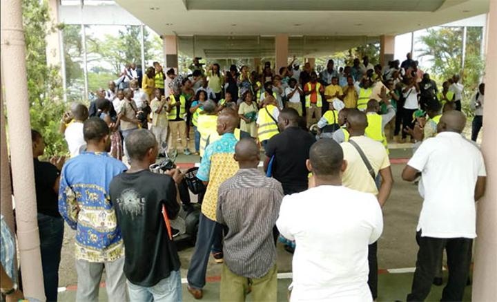 Grève à la mairie de Libreville : Les syndicats durcissent le ton et bloquent l’activité Grève à la mairie de Libreville : Les syndicats durcissent le ton et bloquent l’activité