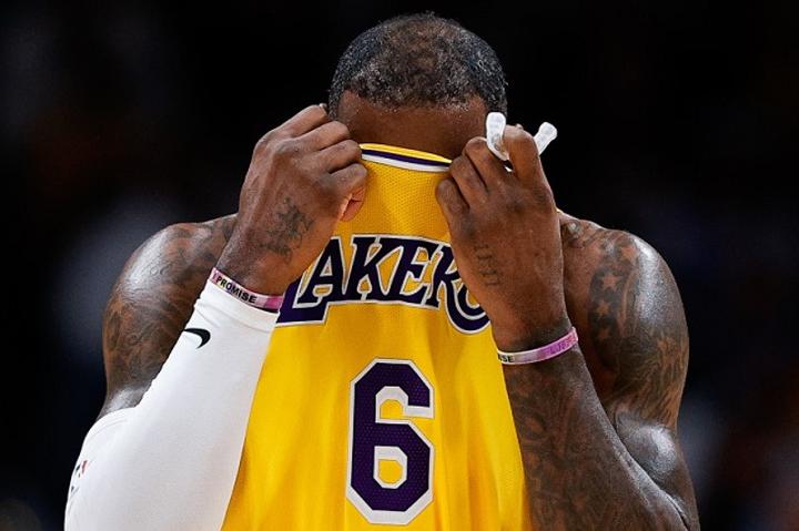 Diminué physiquement, LeBron James bat des records de maladresse Diminué physiquement, LeBron James bat des records de maladresse