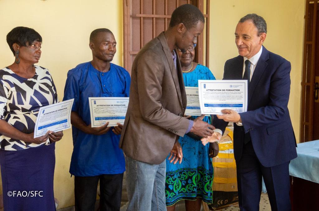 Gabon/Agriculture-Élevage: plusieurs agriculteurs reçoivent leurs parchemins de la FAO-PNUD