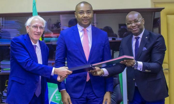 Pharmacie : vers une meilleure gestion du médicament au Gabon Pharmacie : vers une meilleure gestion du médicament au Gabon