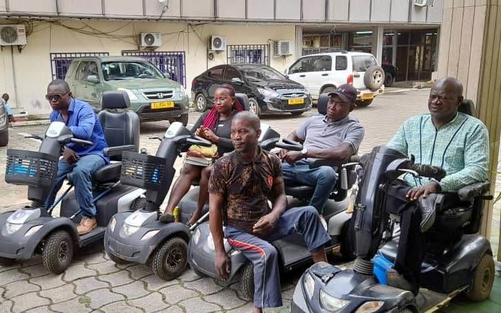 Débrayage des handicapés devant la CNAMGS ce lundi 12 décembre pour non-paiement du « secours permanent » Débrayage des handicapés devant la CNAMGS ce lundi 12 décembre pour non-paiement du « secours permanent »