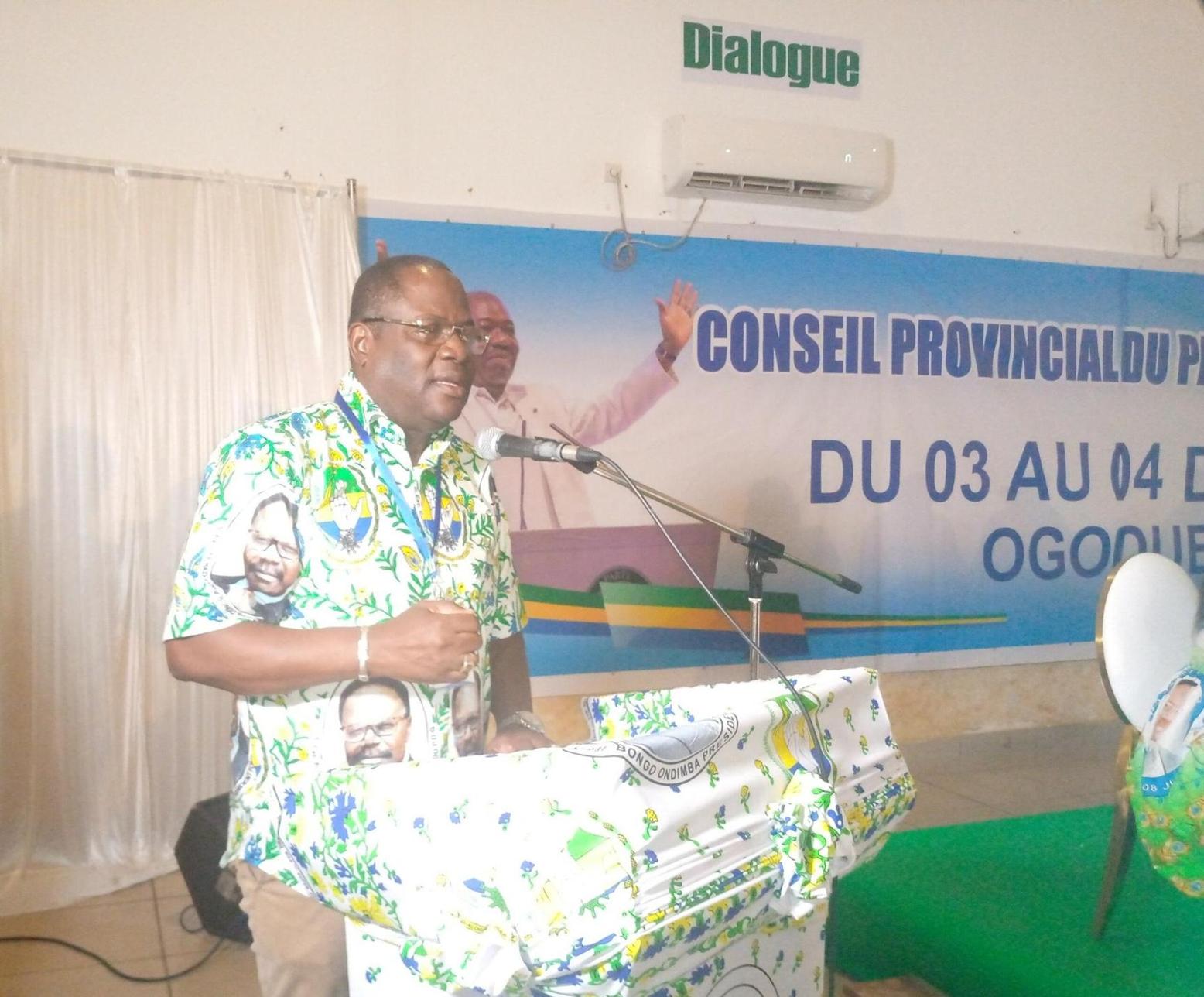 Mouguiama Daouda boudé pour avoir été désigné président du conseil provincial du PDG de l’Ogooué Maritime Mouguiama Daouda boudé pour avoir été désigné président du conseil provincial du PDG de l’Ogooué Maritime