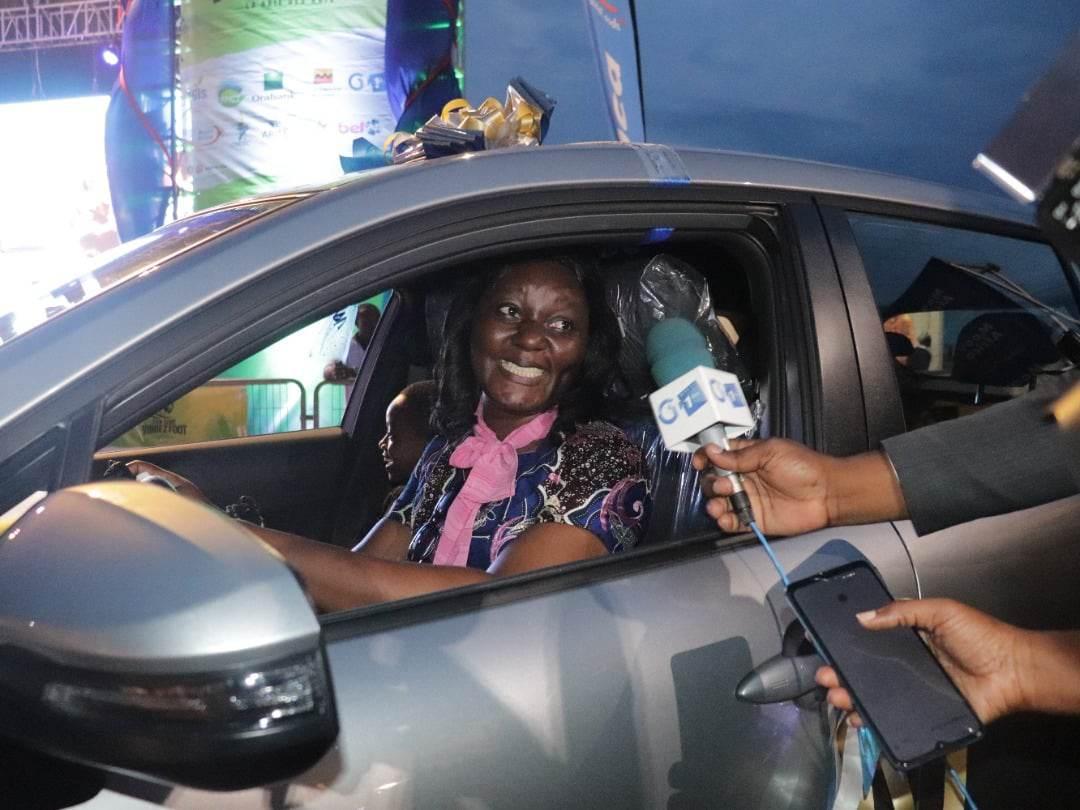 La Grande finale Moov Crazy Tombola fait deux heureux gagnants d’une parcelle de 1000m2 et d’une belle voiture La Grande finale Moov Crazy Tombola fait deux heureux gagnants d’une parcelle de 1000m2 et d’une belle voiture