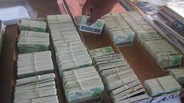 Les cartes d’identité périmées sont prorogées jusqu’en décembre 2023 Les cartes d’identité périmées sont prorogées jusqu’en décembre 2023