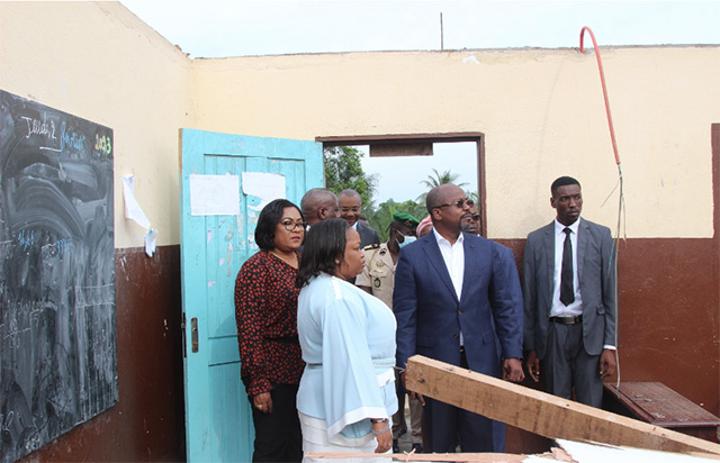 Libreville : Le PM sur les sites sinistrés des écoles publiques de Lalala 1 et Ambowé