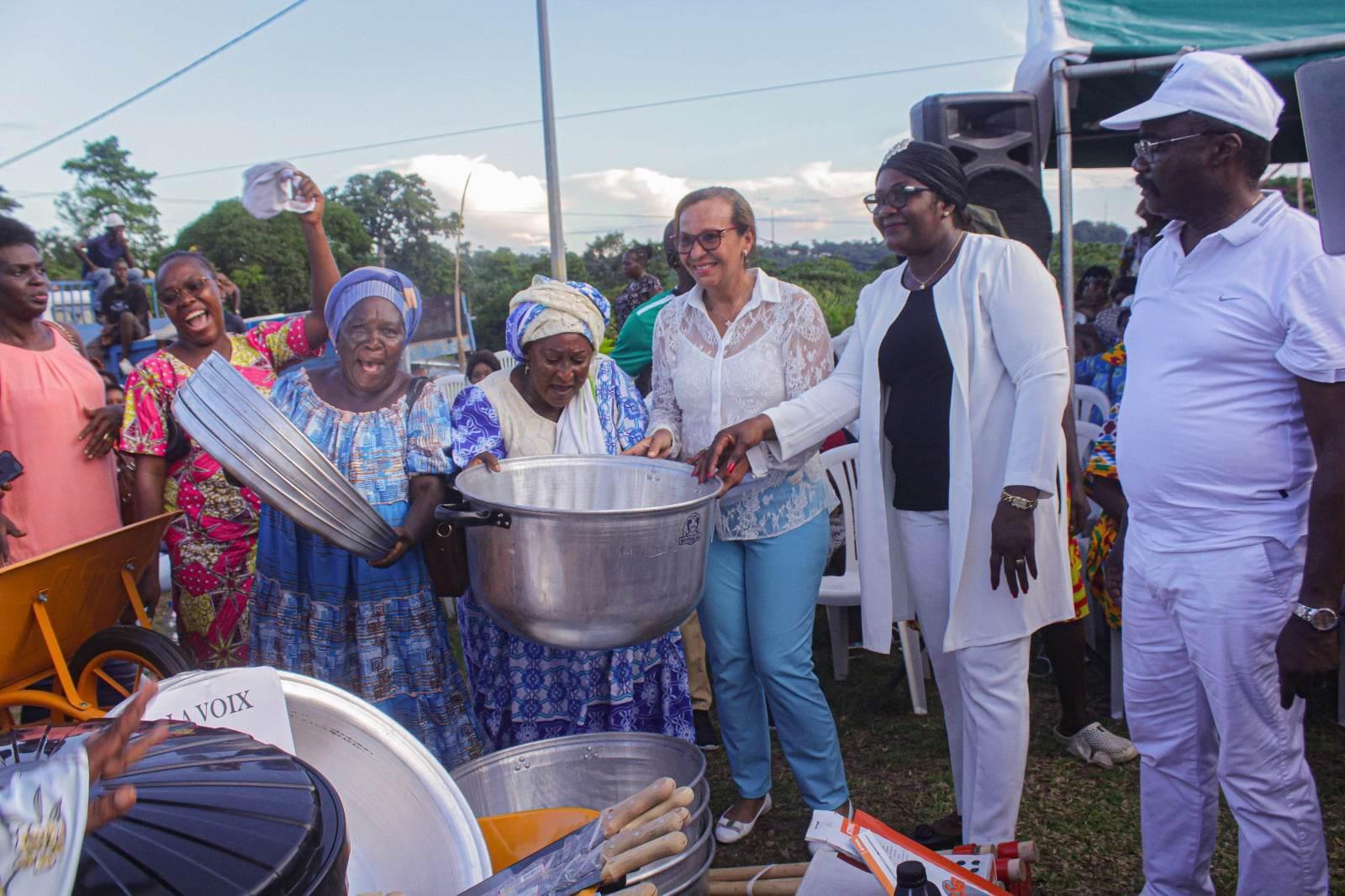 Appui matériel et financier de Madeleine Berre aux commerçantes et aux coopératives agricoles de Lambaréné Appui matériel et financier de Madeleine Berre aux commerçantes et aux coopératives agricoles de Lambaréné