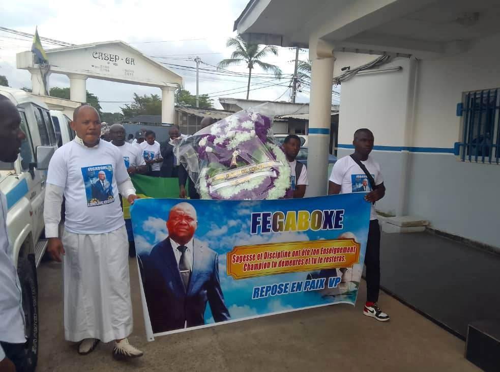 « Albert Mouaka était un très grand dirigeant, un homme effacé mais un travailleur acharné » (Olivier Moussavou président de la FEGABOXE) « Albert Mouaka était un très grand dirigeant, un homme effacé mais un travailleur acharné » (Olivier Moussavou président de la FEGABOXE)