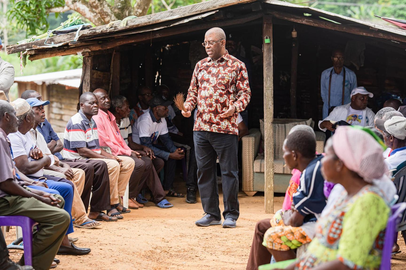 Alexandre Barro Chambrier accuse Ali Bongo d’utiliser l’argent du contribuable pour « faire sa campagne » Alexandre Barro Chambrier accuse Ali Bongo d’utiliser l’argent du contribuable pour « faire sa campagne »