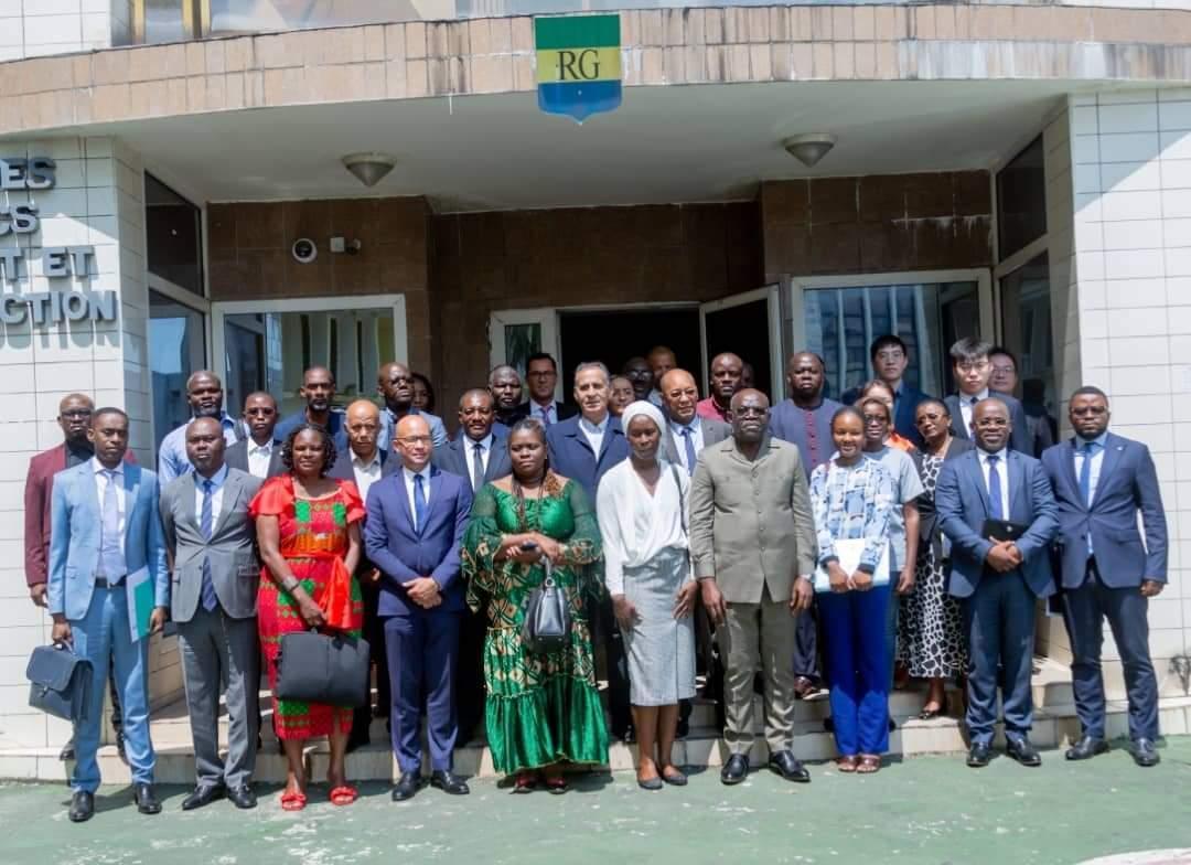 Gabon : le gouvernement mobilise 60 milliards FCFA pour relancer les chantiers d’aménagement routiers en arrêt Gabon : le gouvernement mobilise 60 milliards FCFA pour relancer les chantiers d’aménagement routiers en arrêt