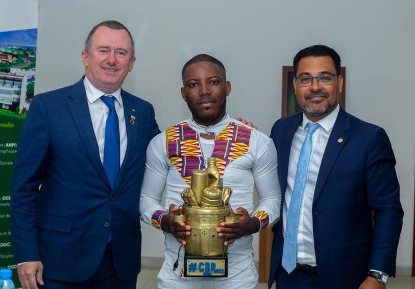 Regis N’nang N’nang remporte la 2ème édition du challenge du meilleur collecteur des bouteilles plastiques Regis N’nang N’nang remporte la 2ème édition du challenge du meilleur collecteur des bouteilles plastiques