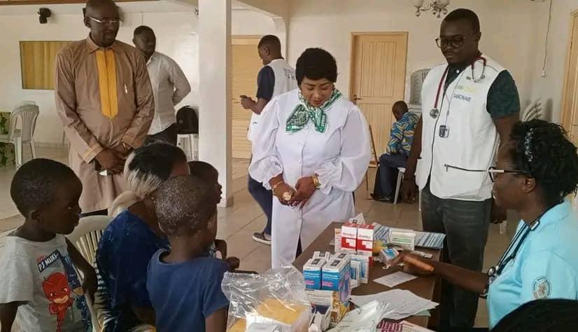Ali Bongo offre une caravane médicale aux Port-Gentillais Ali Bongo offre une caravane médicale aux Port-Gentillais
