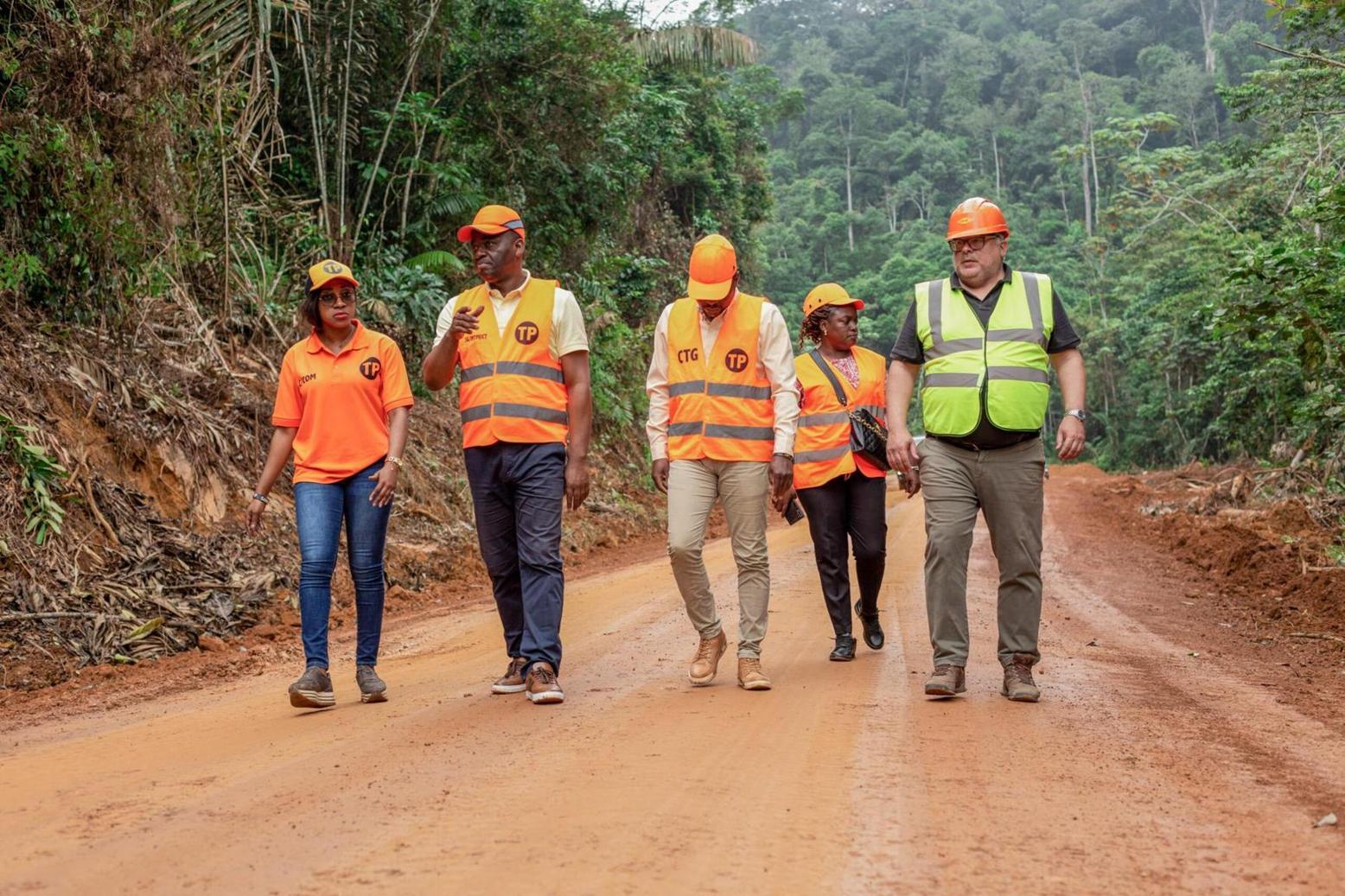 Les travaux d’entretien en cours sur l’axe Kougouleu-Medouneu sont de bonne qualité, selon les Travaux publics Les travaux d’entretien en cours sur l’axe Kougouleu-Medouneu sont de bonne qualité, selon les Travaux publics