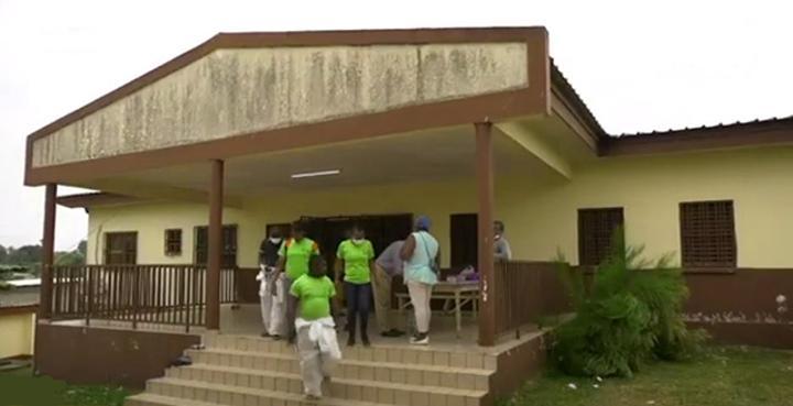 Le Grand Libreville cache ses «fous» dans un hôpital psychiatrique à l’agonie Le Grand Libreville cache ses «fous» dans un hôpital psychiatrique à l’agonie