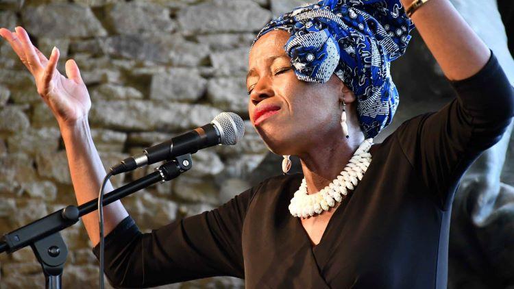 France : La chanteuse gabonaise Tita Nzebi en concert à Paris le 30 septembre et à Rennes le 21 octobre France : La chanteuse gabonaise Tita Nzebi en concert à Paris le 30 septembre et à Rennes le 21 octobre