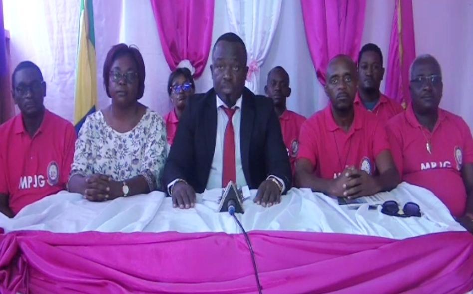 Le Mouvement populaire de la jeunesse gabonaise félicite l’action des militaires relative au Coup d’État Le Mouvement populaire de la jeunesse gabonaise félicite l’action des militaires relative au Coup d’État