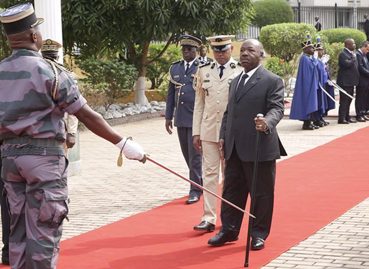 Ali Bongo obtient l’autorisation de quitter le Gabon Ali Bongo obtient l’autorisation de quitter le Gabon