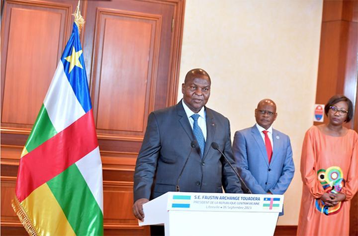 Putsch au Gabon : «À l’unanimité, je pense que la population a apprécié l’action posée par le Comité», assure Faustin Archange Touadera Putsch au Gabon : «À l’unanimité, je pense que la population a apprécié l’action posée par le Comité», assure Faustin Archange Touadera