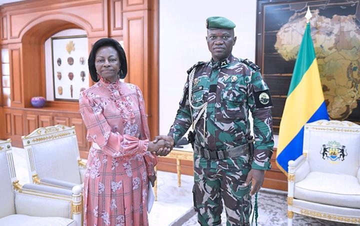 Gabon : Marie Madeleine Mborantsouo chez le président de la Transition Gabon : Marie Madeleine Mborantsouo chez le président de la Transition