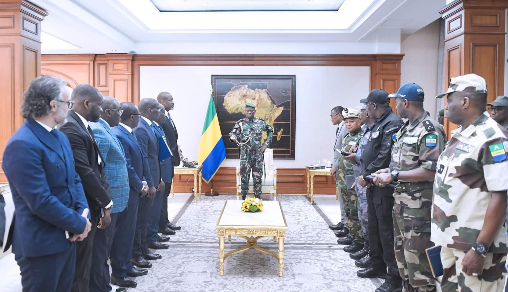 Transition : Oligui Nguéma reconduit tous les chefs militaires en fonctions sous Ali Bongo Transition : Oligui Nguéma reconduit tous les chefs militaires en fonctions sous Ali Bongo