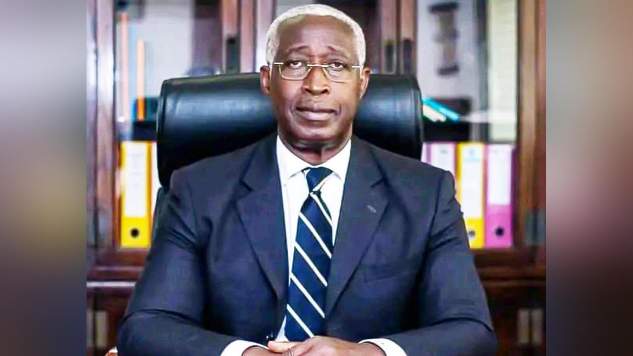 Chronogramme de la mise en œuvre de la Transition : Raymond Ndong Sima sera face à la presse ce 27 septembre Chronogramme de la mise en œuvre de la Transition : Raymond Ndong Sima sera face à la presse ce 27 septembre