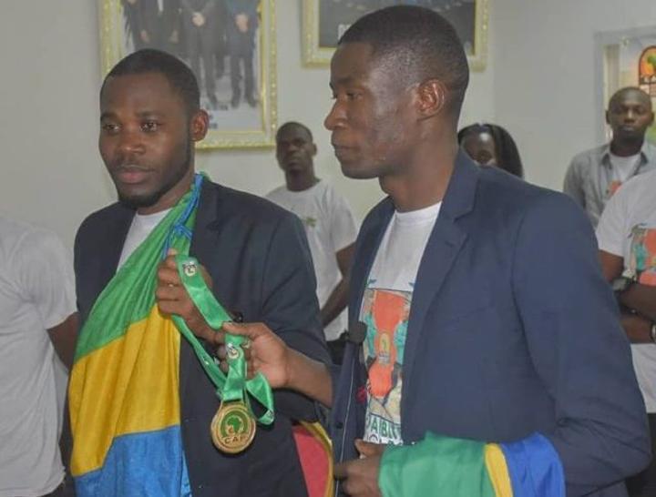 Coupe du Monde U-17 2023 : Pierre Ghislain Atcho au sifflet et Boris Marlaise Ditsoga à l’assistance Coupe du Monde U-17 2023 : Pierre Ghislain Atcho au sifflet et Boris Marlaise Ditsoga à l’assistance