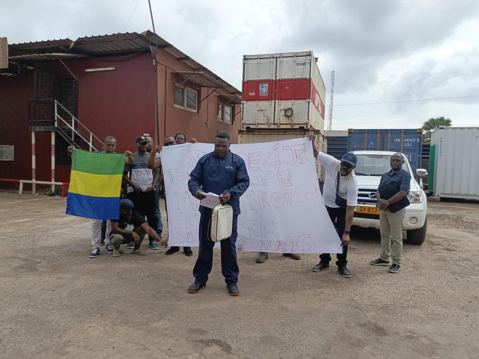 Port-Gentil : les agents des sociétés Ayoba et TPSI (sous-traitance pétrolière) en grève d’avertissement de 4 jours Port-Gentil : les agents des sociétés Ayoba et TPSI (sous-traitance pétrolière) en grève d’avertissement de 4 jours