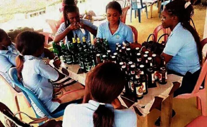 Violences en milieu scolaire au Gabon : interdiction d’ouvrir les bars situés aux abords des écoles pendant les heures de cours Violences en milieu scolaire au Gabon : interdiction d’ouvrir les bars situés aux abords des écoles pendant les heures de cours