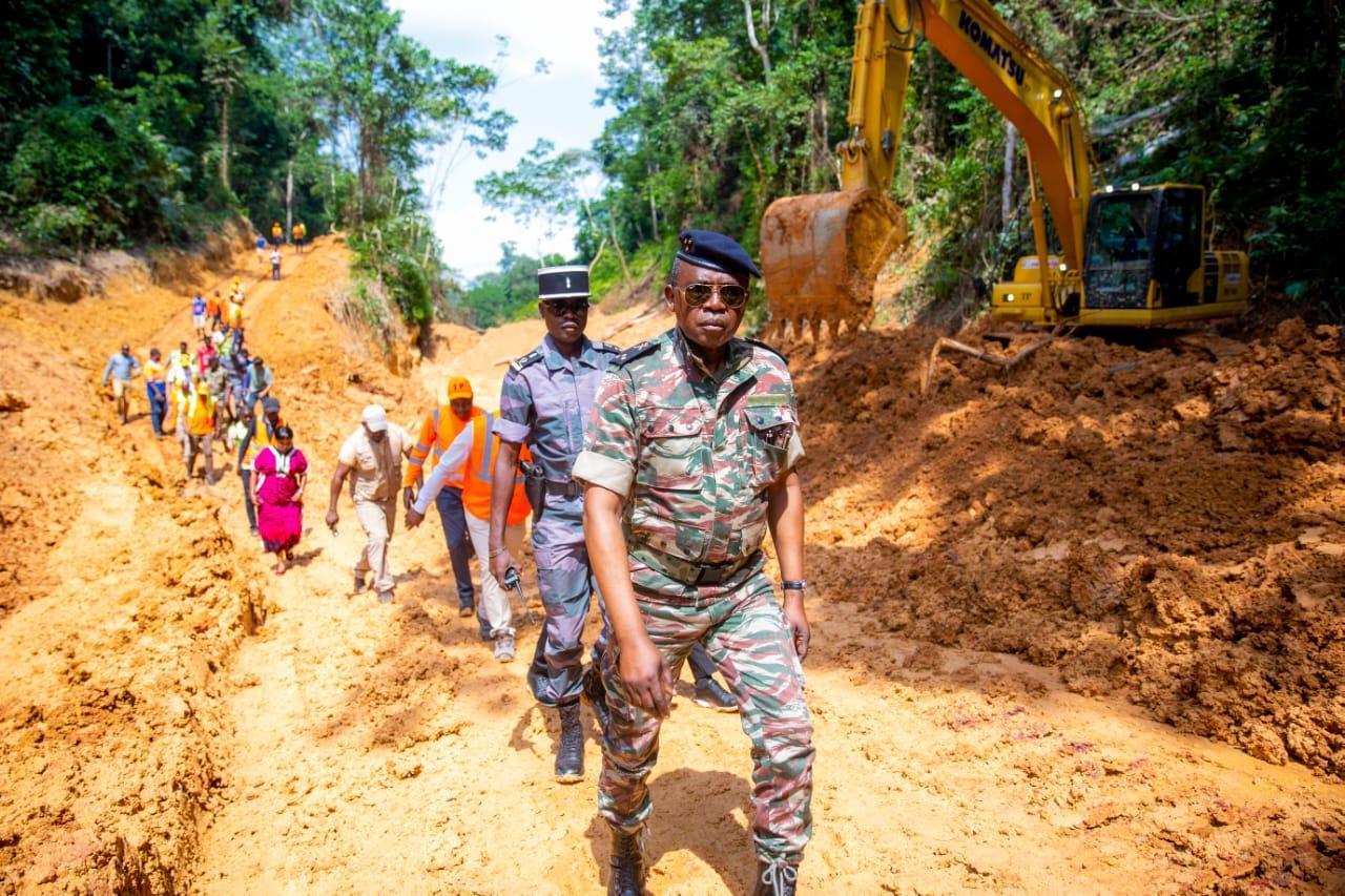 Nzengui Nzoundou touche du doigt l’évolution des travaux d’entretien en cours sur la route économique Nzengui Nzoundou touche du doigt l’évolution des travaux d’entretien en cours sur la route économique