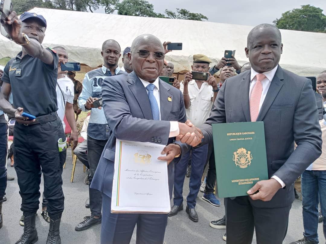 Signature d’un protocole d’accord entre le Gabon et le Congo pour la construction d’une « route de dessert transfrontalière » Signature d’un protocole d’accord entre le Gabon et le Congo pour la construction d’une « route de dessert transfrontalière »