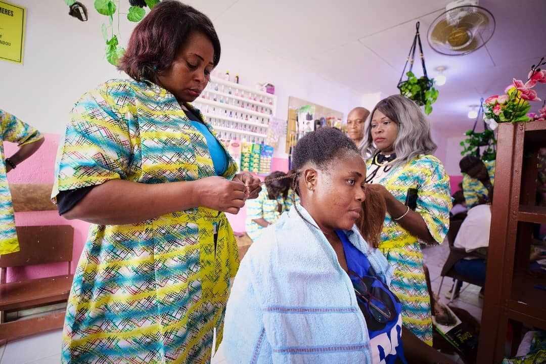 Le salon de coiffure « Filles-Mères Sourdes-Muettes » relooké par l’ONG Authority