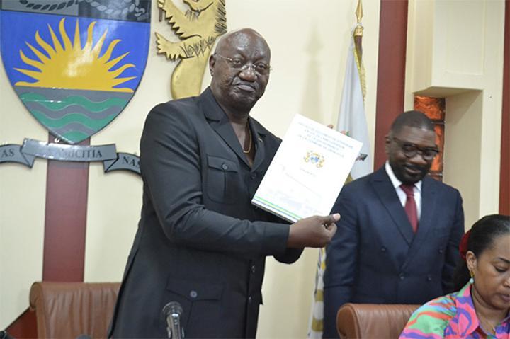 Gouvernance de la commune de Libreville : le document stratégique remis au délégué spécial Gouvernance de la commune de Libreville : le document stratégique remis au délégué spécial