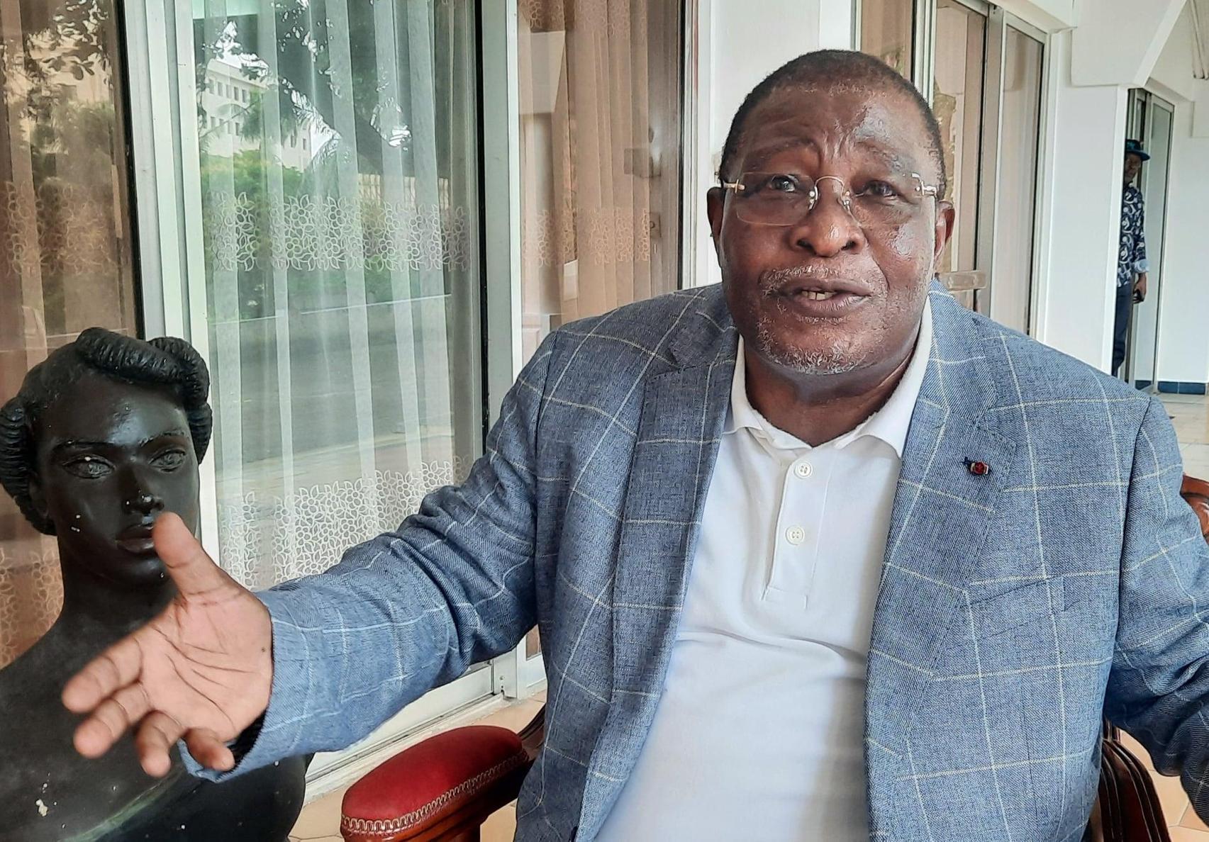 Louis Gaston Mayila (Biographie) Louis Gaston Mayila (Biographie)