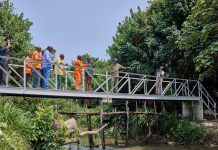 Moanda: Passerelle Reliant Moanda 3 À la Ville Moanda: Passerelle Reliant Moanda 3 À la Ville