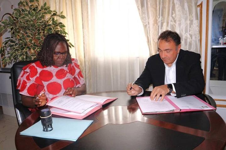 Gabon Signe Accord Avec Hakan Kiran Pour Aviculture Gabon Signe Accord Avec Hakan Kiran Pour Aviculture